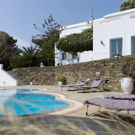 Perla Pool Andros מלון