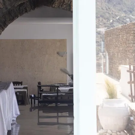 Perla Pool Andros Ménitesz