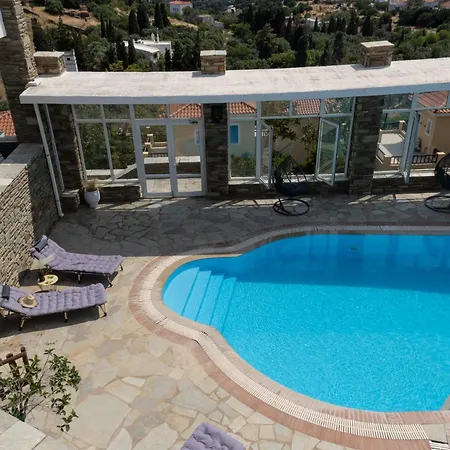 Perla Pool Andros 酒店 *