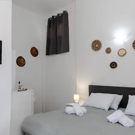 Perla Pool Andros מלון