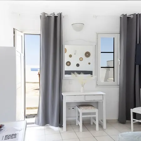 Perla Pool Andros 酒店 Ménites