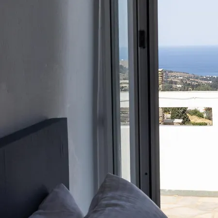 Perla Pool Andros 酒店