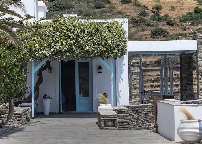 Otel Perla Pool Andros Ménites