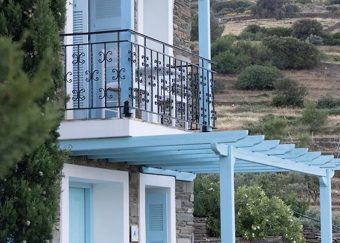 Perla Pool Andros Otel Ménites