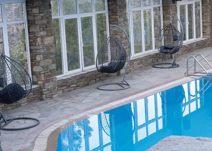 Otel Perla Pool Andros Ménites