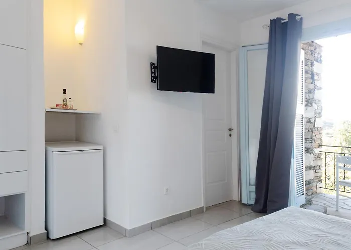 Otel Perla Pool Andros Ménites