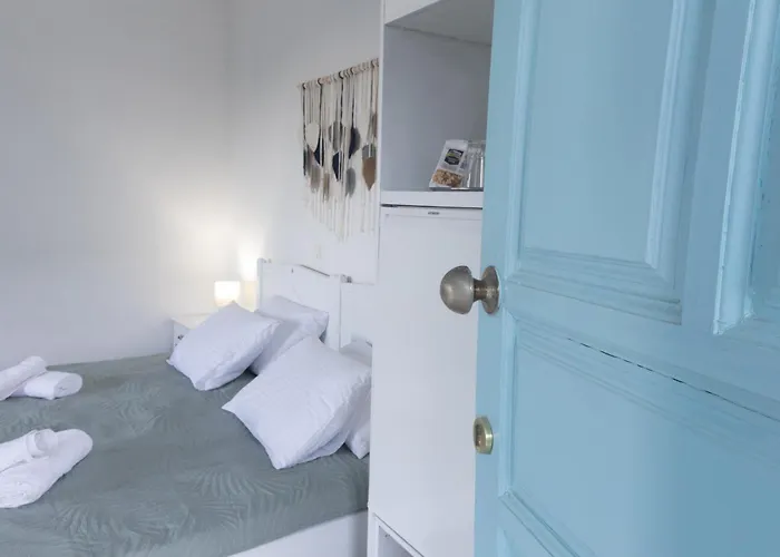 Perla Pool Andros Otel Ménites