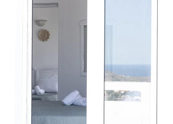 Otel Perla Pool Andros Ménites