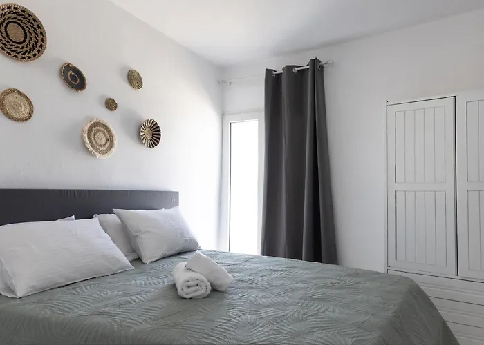 Perla Pool Andros Ménites